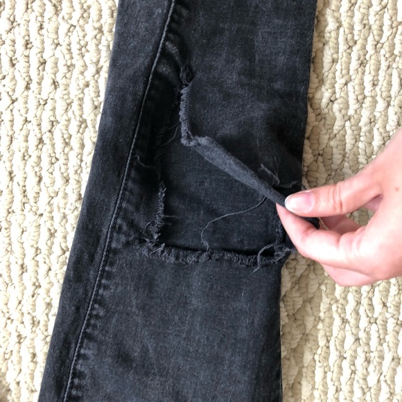 Black jeans with rip at the knee - Picture 3 of 5
